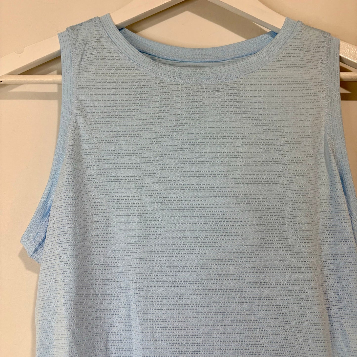 Halara Women’s Sleeveless Crisscross Back Cropped Tank Top Light Blue Size XS NWT Athletic