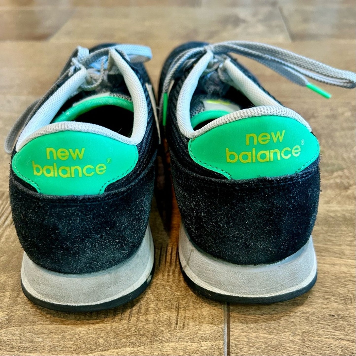 New Balance Women’s 620 Sneakers Black White Size 10 EUC
