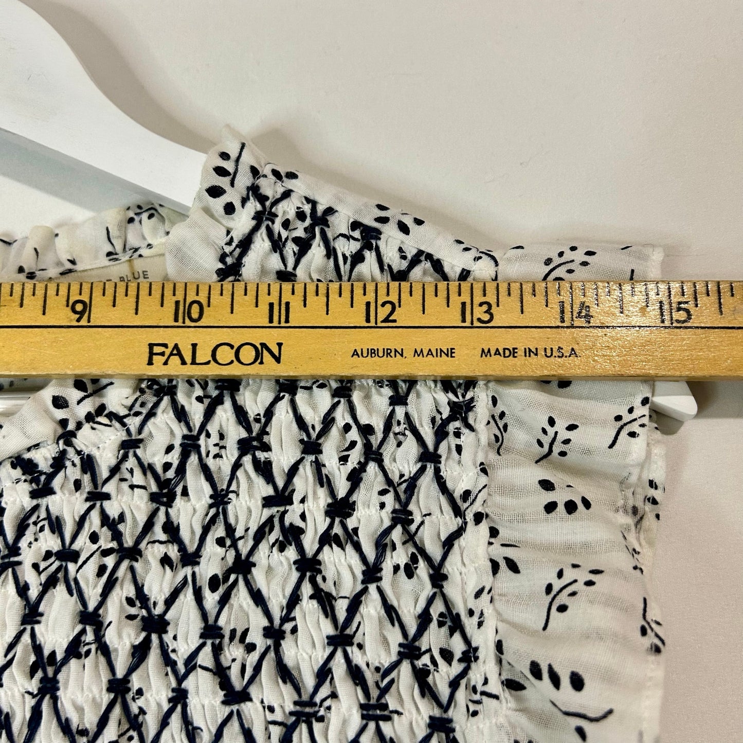 Skies Are Blue Women’s Flutter Sleeve Smocked Blouse White Navy Leaf Print Size Medium EUC