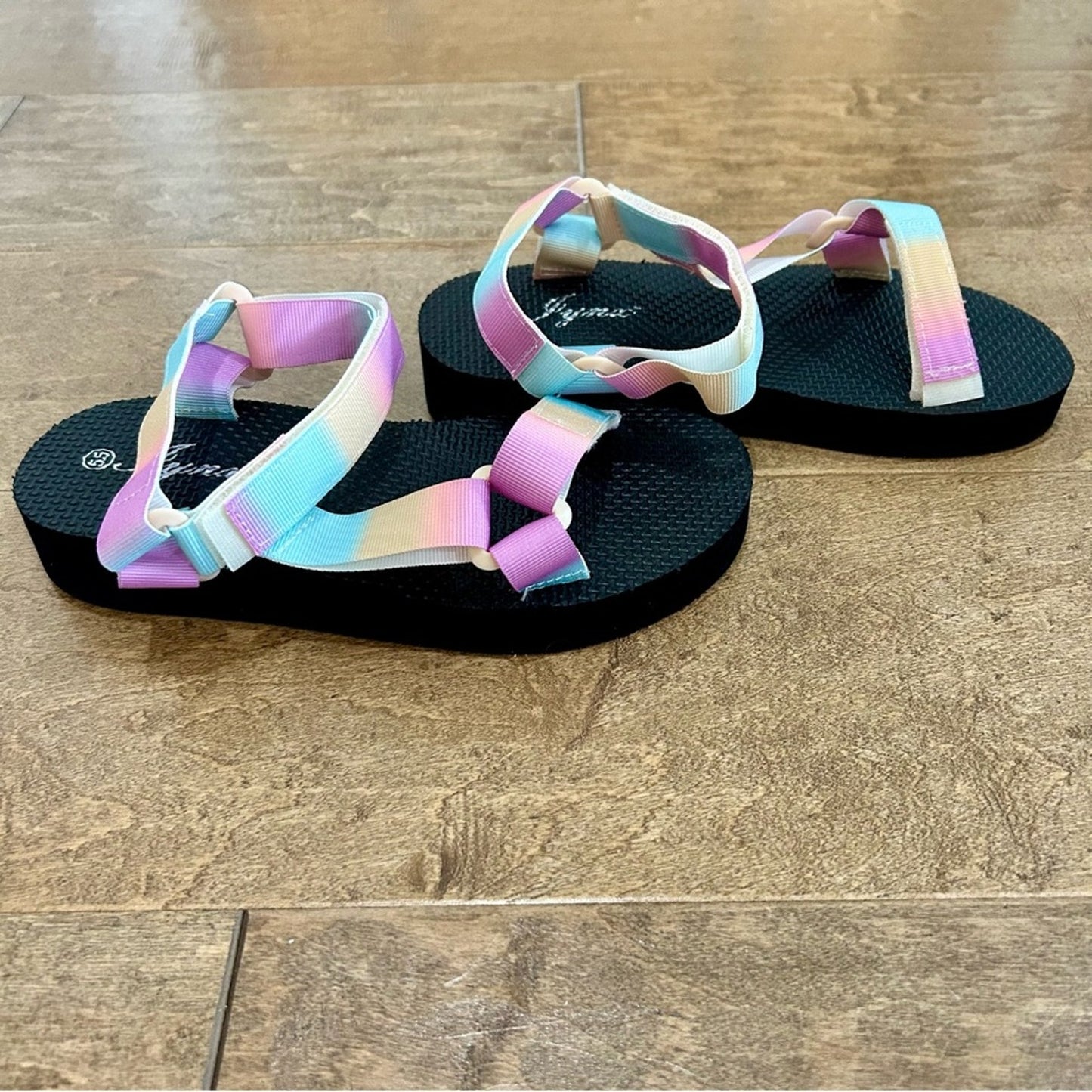 Jynx Women’s Suri Tie Dye Rainbow Strappy Sandals Black Pink NEW Summer Outdoor