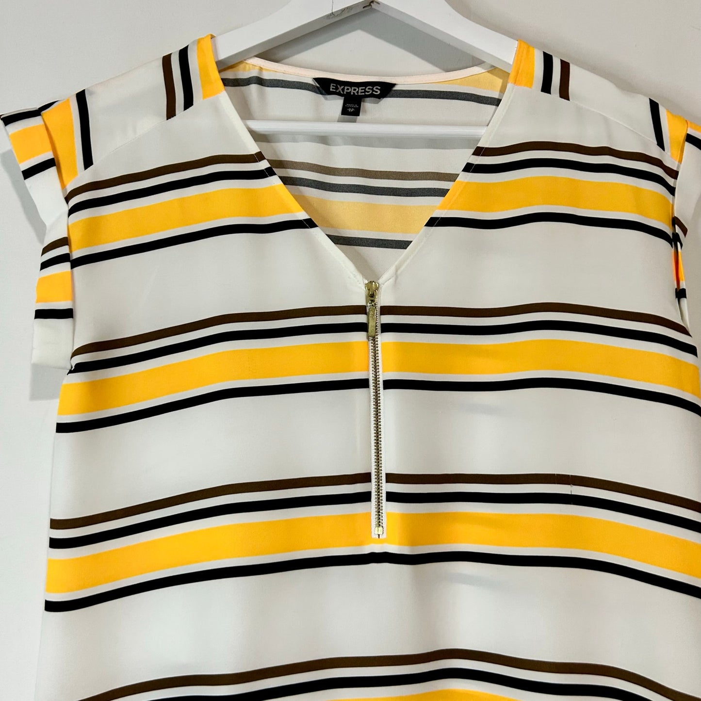 Express Women’s Striped Cap Sleeve Half-Zip Blouse Size XS Yellow/White/Brown/Black EUC