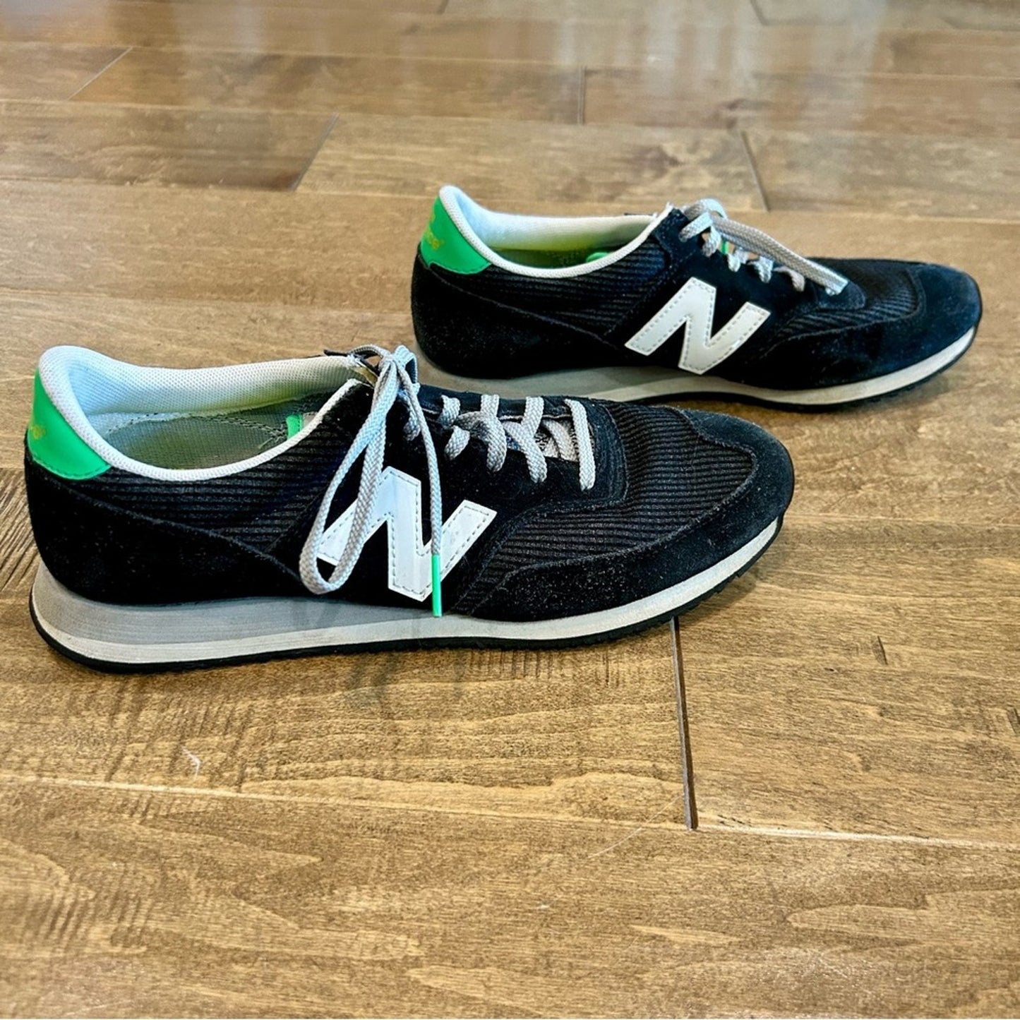 New Balance Women’s 620 Sneakers Black White Size 10 EUC
