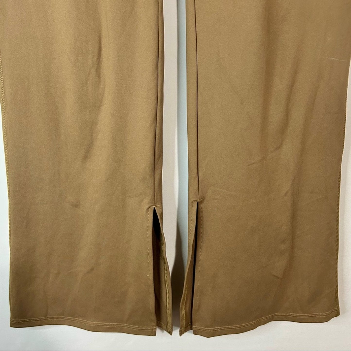 DSG Women’s Momentum Cadet High Waist Flare Slit Pants Tan Size Medium EUC