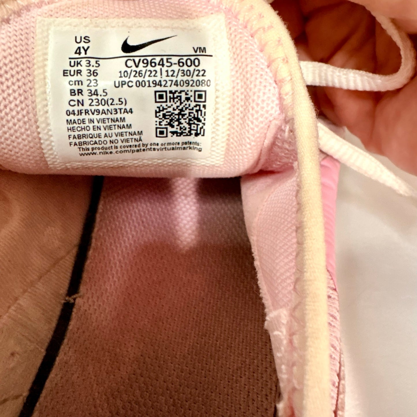 Nike Girls Youth Air Max 270 Pink Foam Sneakers Size 4Y Running Shoes EUC