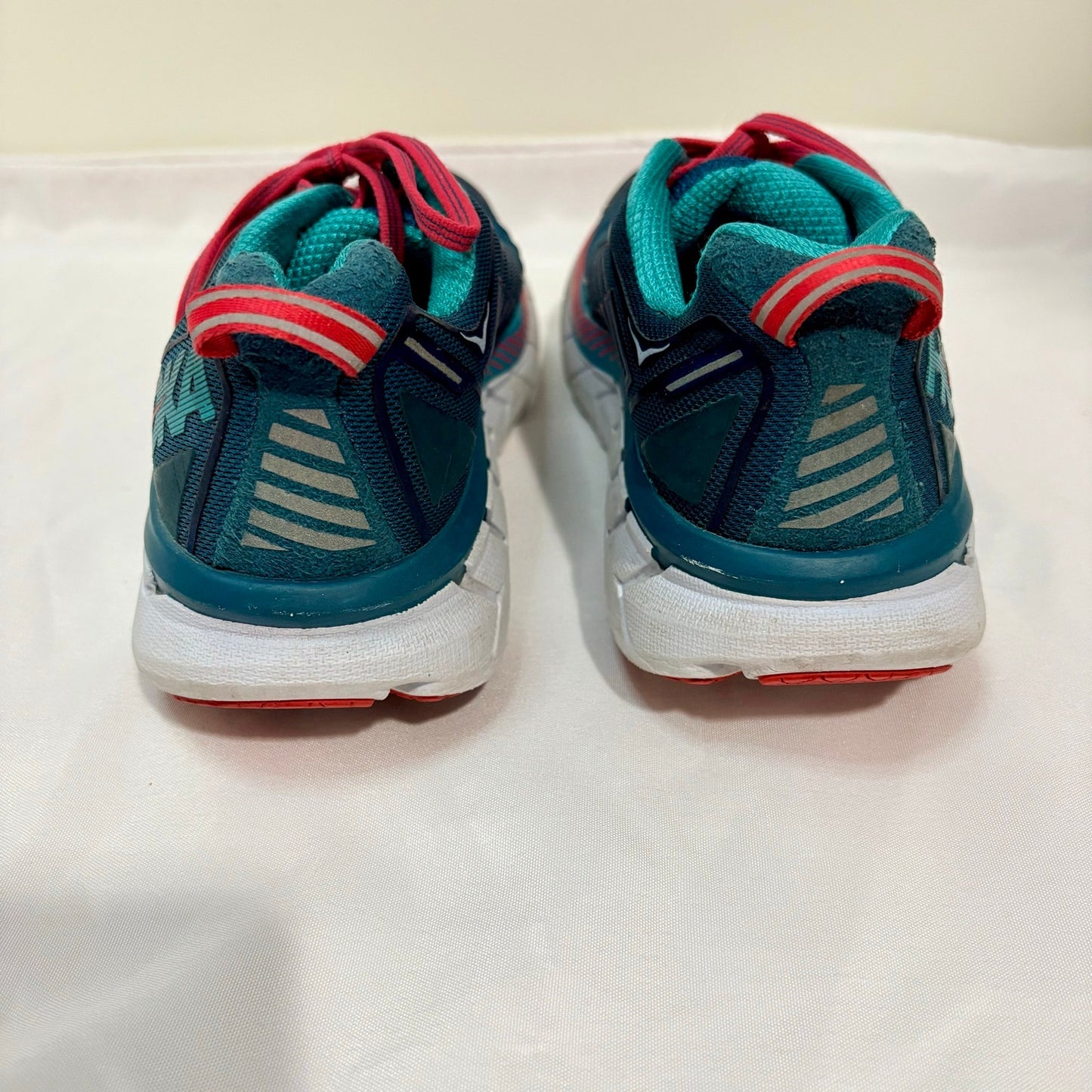 HOKA ONE ONE Women’s Clifton 4 Running Shoes Blue Coral Size 8.5 Road Sneakers EUC