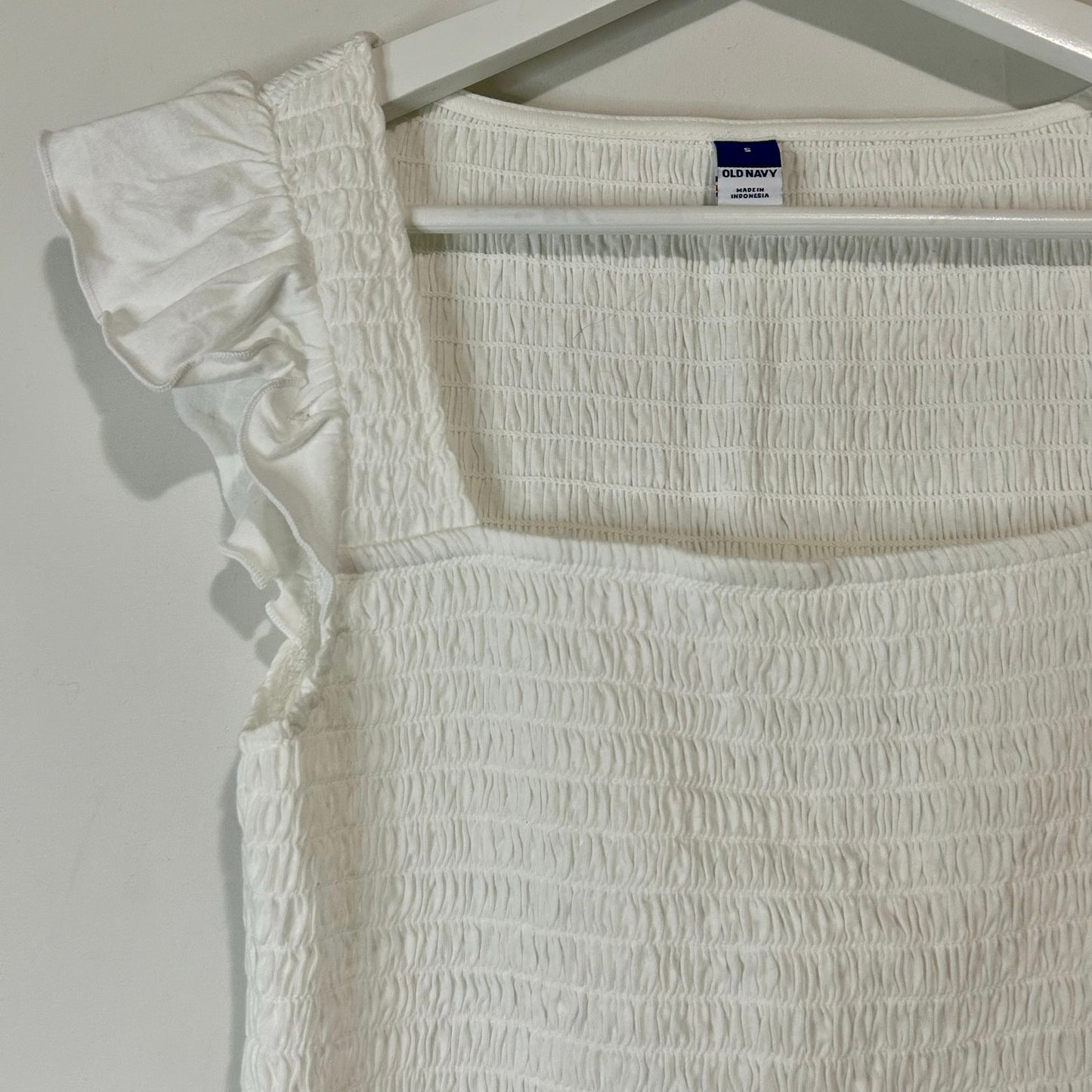 Old Navy Women’s Smocked Flutter Sleeve Top White Size Small NWT Cotton Girly