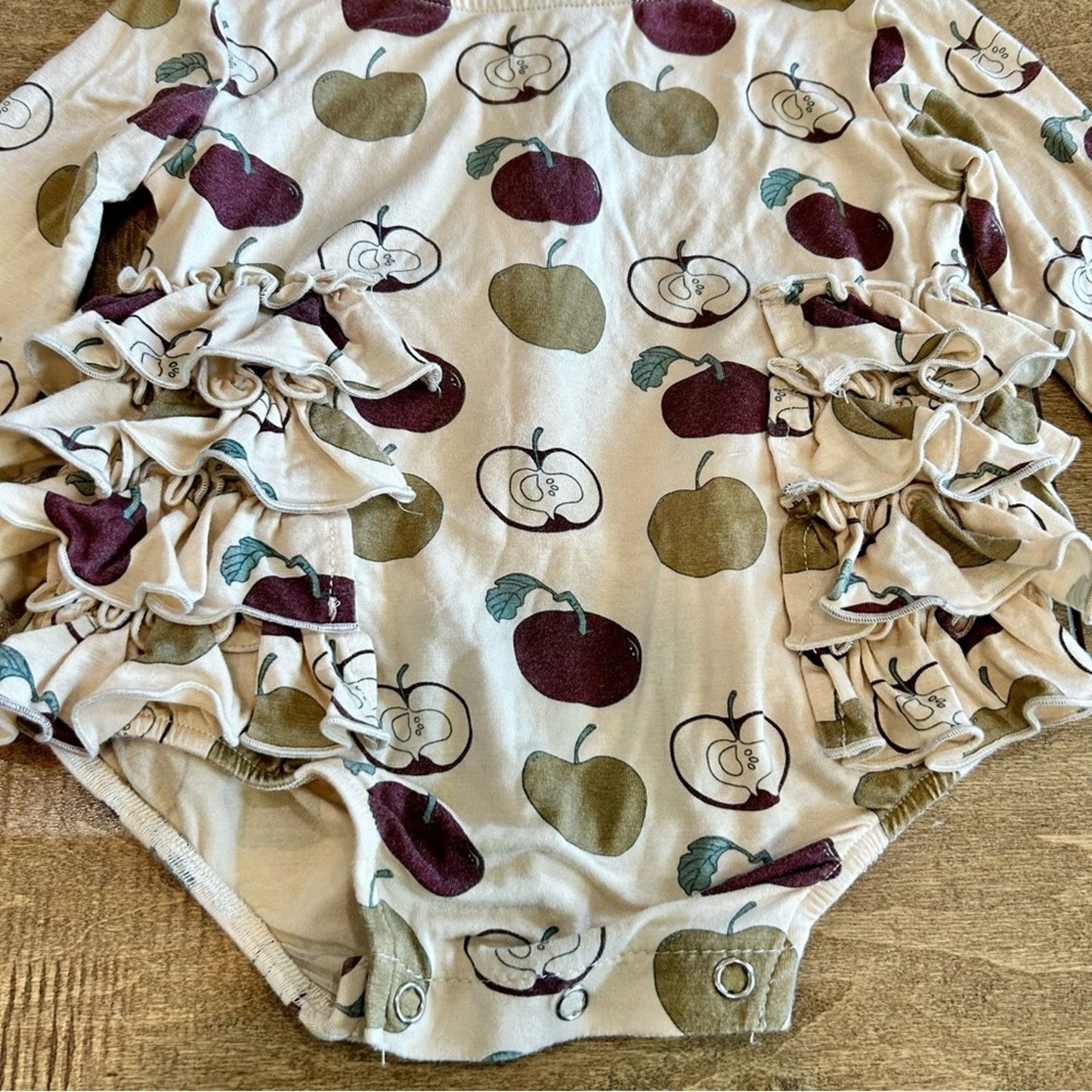 Kate Quinn Infant Girls Long Sleeve Side Ruffle Bubble Apple Romper 6-12 M EUC