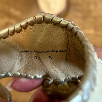 Jack Rogers Women’s Flat Woven Sandals Silver Cream Size 6.5 EUC Preppy Girly