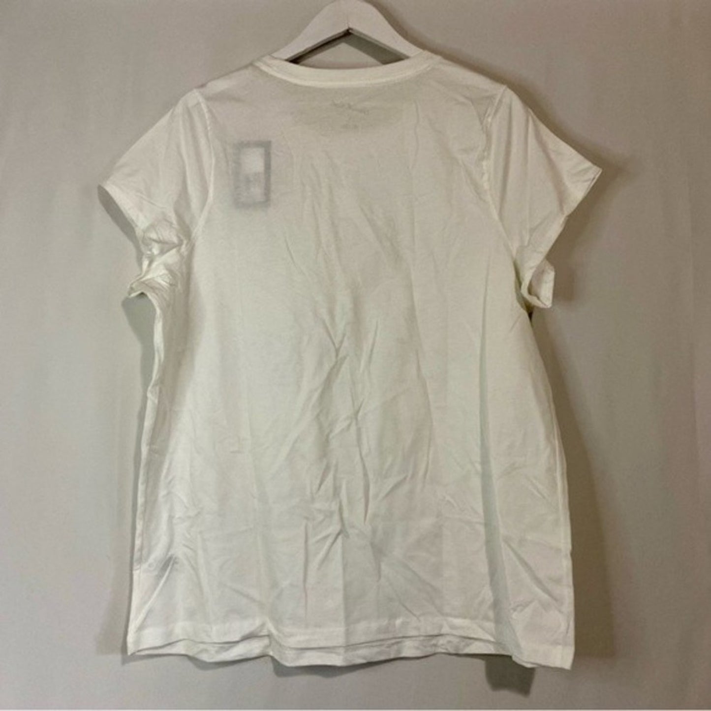 Universal Thread Women’s Strike a Pose Artist Short Sleeve Graphic Tee White NWT