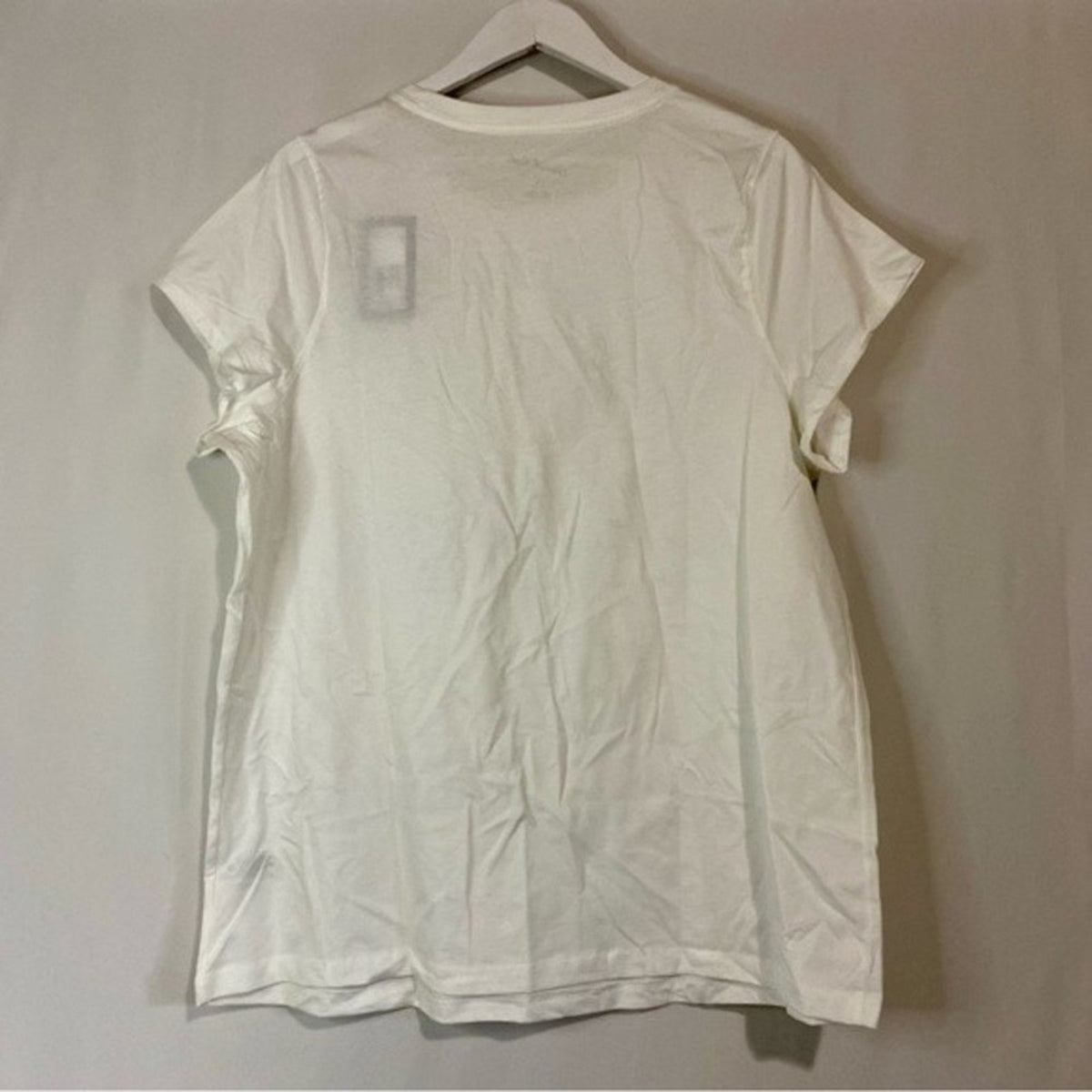 Universal Thread Women’s Strike a Pose Artist Short Sleeve Graphic Tee White NWT