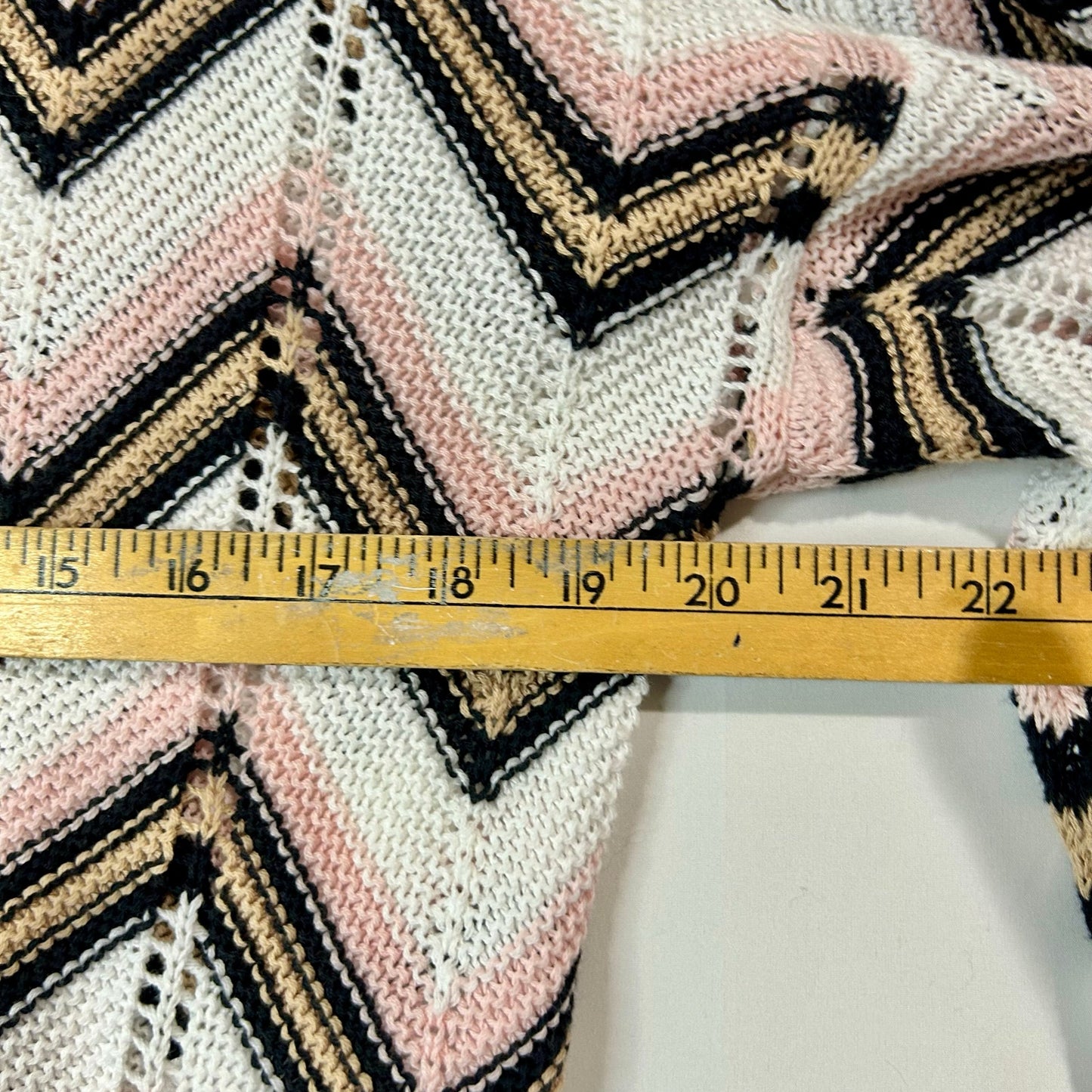 Audrey Parks x Francesca’s Women’s Crochet Knit Cropped Sweater Chevron Pink White Size Small EUC