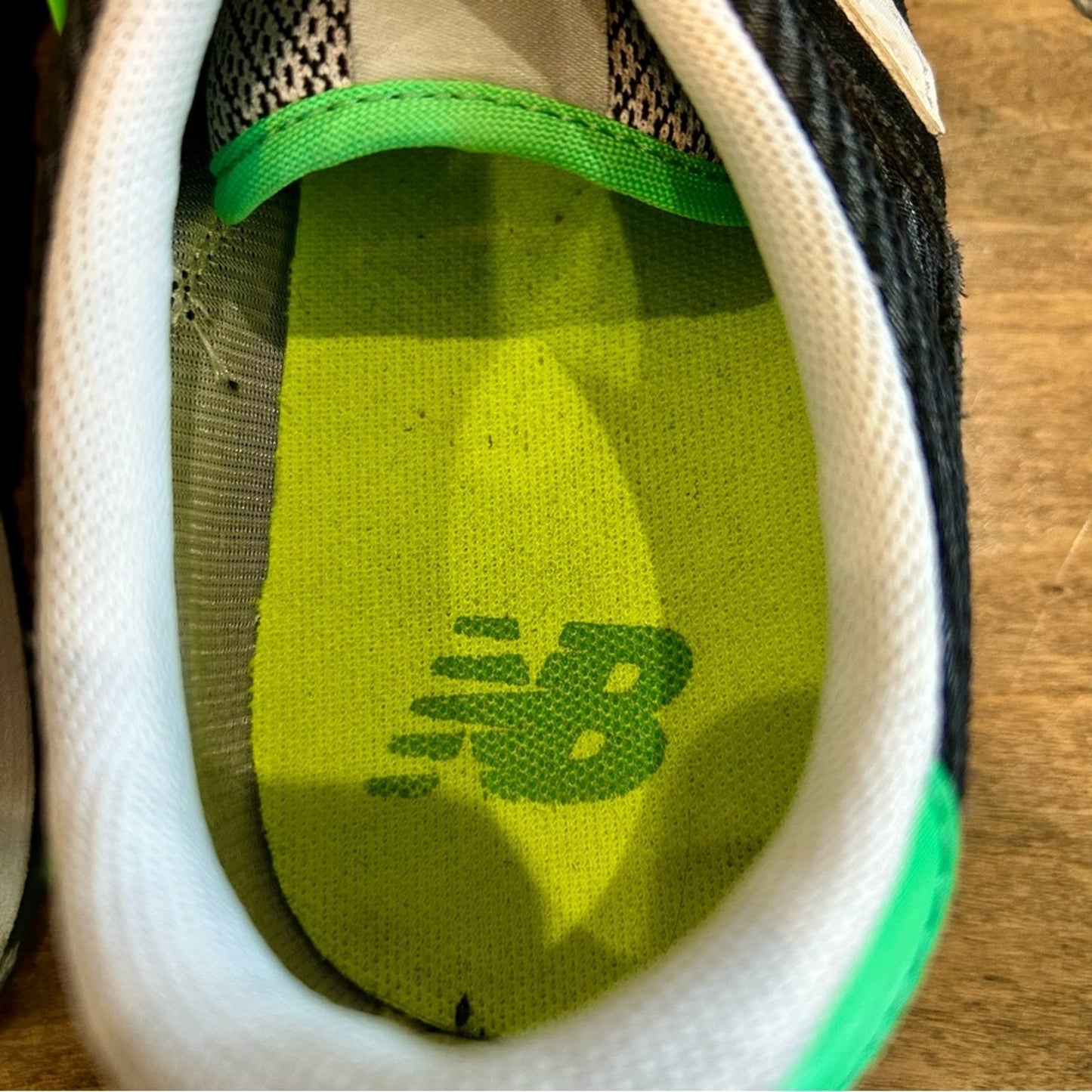 New Balance Women’s 620 Sneakers Black White Size 10 EUC