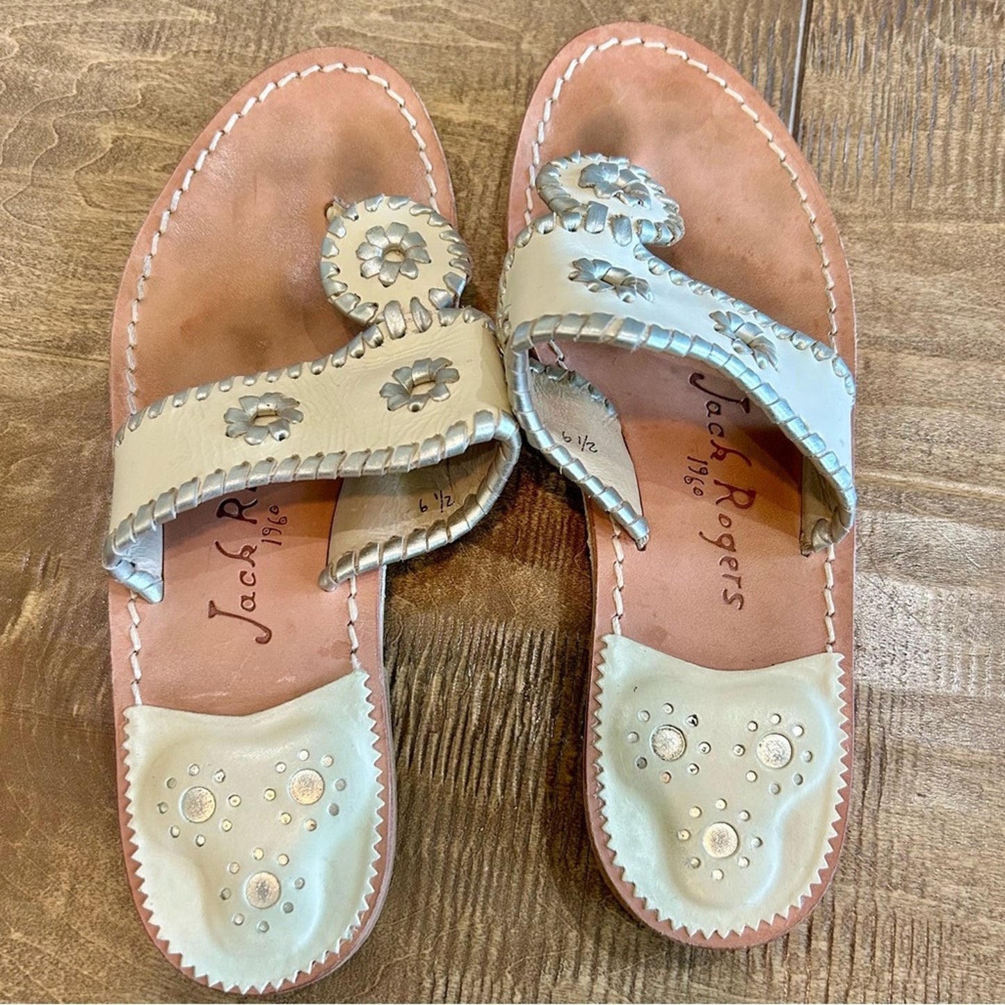 Jack Rogers Women’s Flat Woven Sandals Silver Cream Size 6.5 EUC Preppy Girly